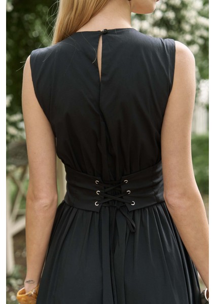 Emilia Korse Detay Siyah Uzun Elbise