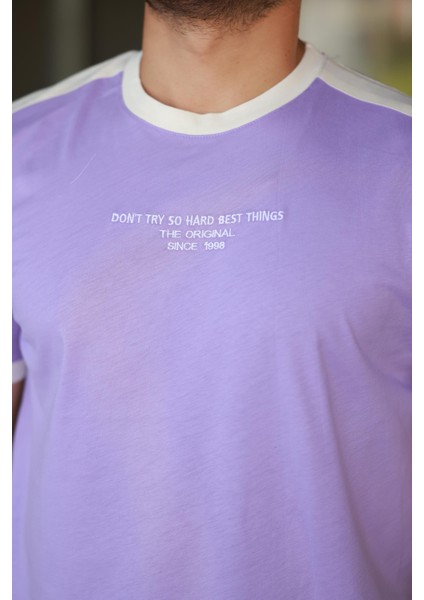 Erkek Bisiklet Yaka Lila Beyaz Şerit Detaylı Nakışlı %100 Pamuk Tişört - 2533 modelleri