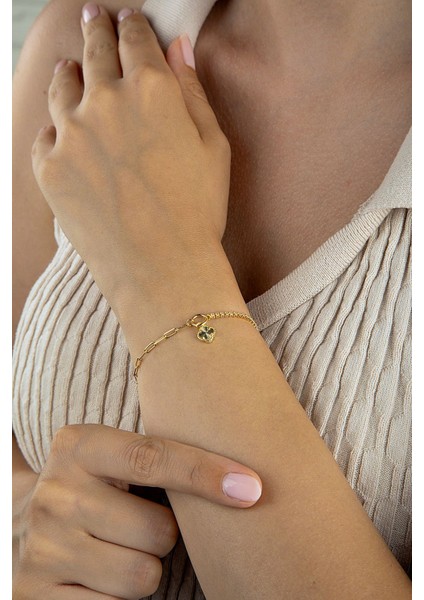Altın Renkli Yarım Zincir Ataş & Suyolu Nervürlü Yonca Sallantılı Bileklik