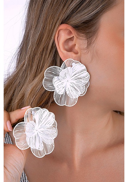 Pembe Ince Metal Çizgili Çiçek Figürlü Hafif Küpe