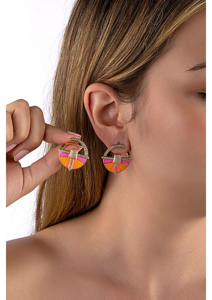 Altın Renkli Pembe Mineli Etnik Tasarımlı Geçmeli Küpe