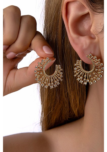 Altın Renkli U Form Dağınık Taşlı Küpe