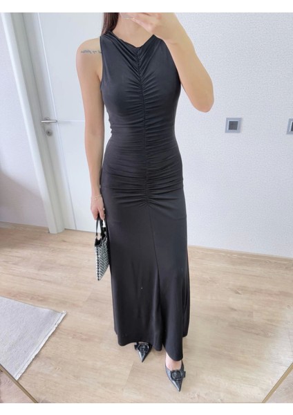Ipeksi Kolsuz Büzgülü Uzun Elbise - Siyah