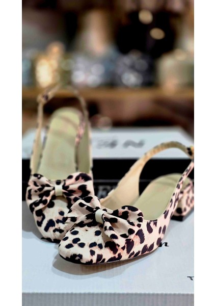 Leopar Desenli Fiyonklu Kadın Babet Ayakkabı