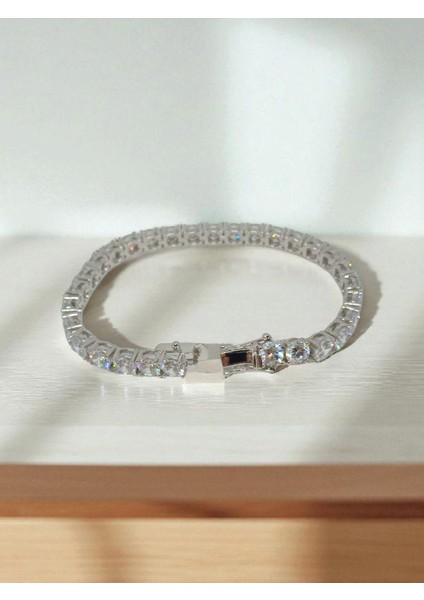 925 Ayar Gümüş Su Yolu Tenis Bileklik – Elmas Kesim Taşlı, Şık ve Gösterişli Kadın Bileklik indirimleri