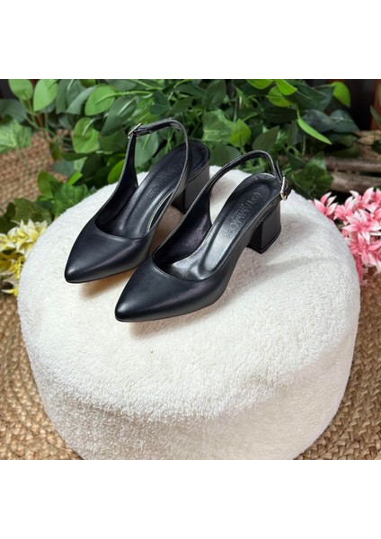 Arkası Kemerli Kalın Topuklu Ayakkabı M1057