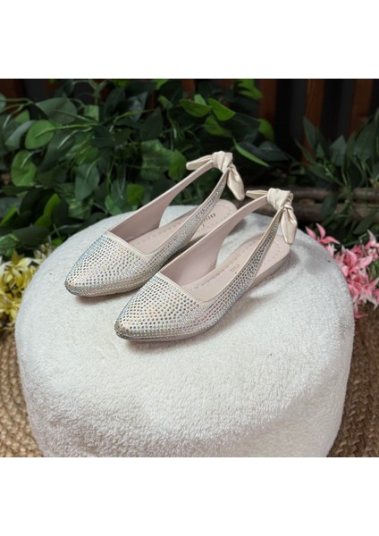 Arkası Fiyonklu Nokta Taşlı Düz Babet M1076