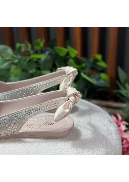 Arkası Fiyonklu Nokta Taşlı Düz Babet M1076 fiyatları