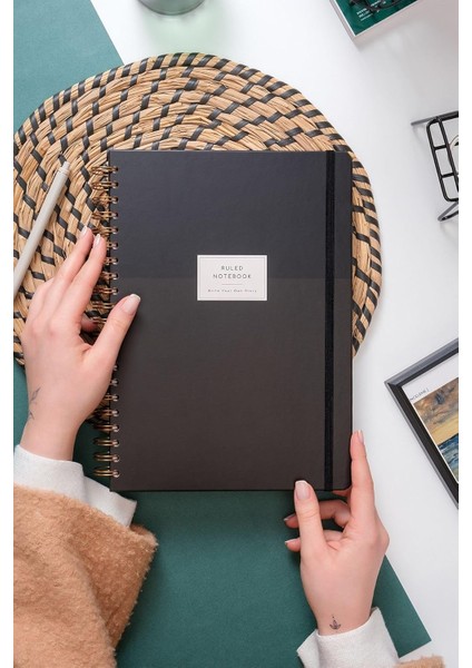 20X28 Spiralli Sert Kapak Lastikli Çizgili Not Defteri Siyah