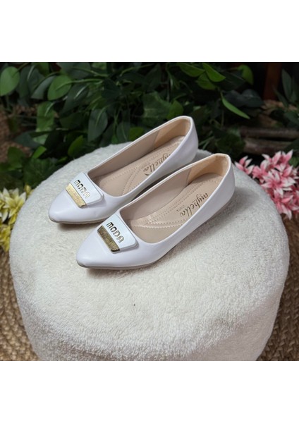 Moda Tokalı Beyaz Sivri Burun Babet M1060