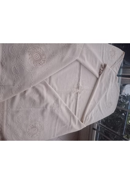 El Örme Dantelli Işlemeli Yıkanmış Keten Masa Örtüsü modelleri