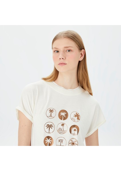 Kadın Beyaz Relaxed Fit T-Shirt fırsatları