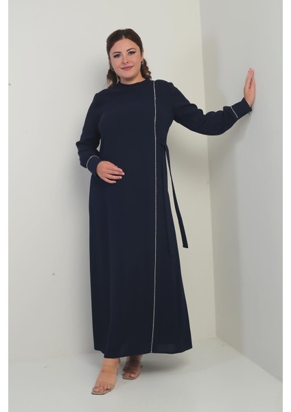 Kadın Kol Uçları Fermuarlı Taş Detaylı Yandan Bağlamalı Büyük Beden Uzun Krep Elbise