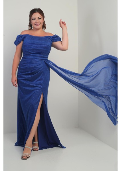 Düşük Kollu Astarlı Önü Drapeli Yırtmaçlı Büyük Beden Simli Uzun Elbise