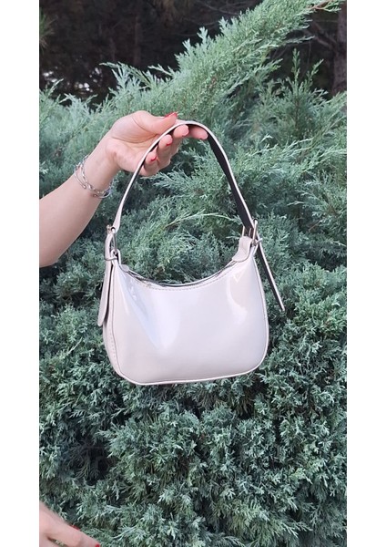Kadın Mini Krem Kemer Detaylı Baget Çanta