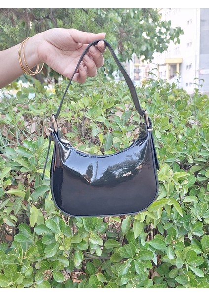 Kadın Mini Siyah Kemer Detaylı Baget Çanta