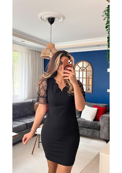 Kadın Kısa Kollu Dantelli V Yakalı Yanlardan Büzgülü Çapraz Detaylı Ithal Krep Elbise Siyah-4xl-5xl
