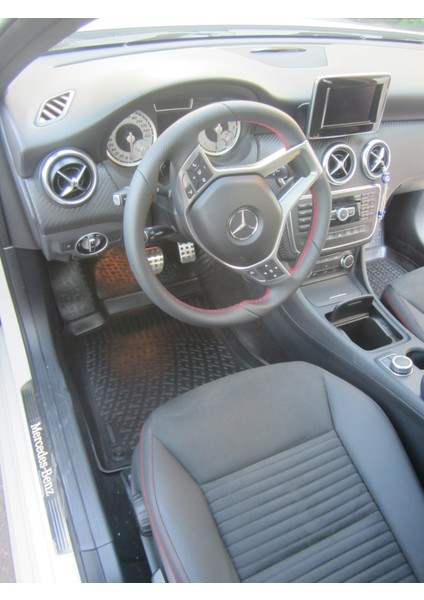 Mercedes A-Serisi W176 3D Siyah Havuzlu Paspas 2012 ve 2017