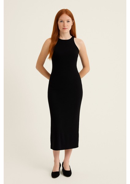 Kadın Siyah Halter Yaka Vücuda Oturan Şık Midi Elbise – Günlük ve Özel Gün Kombinleri Için