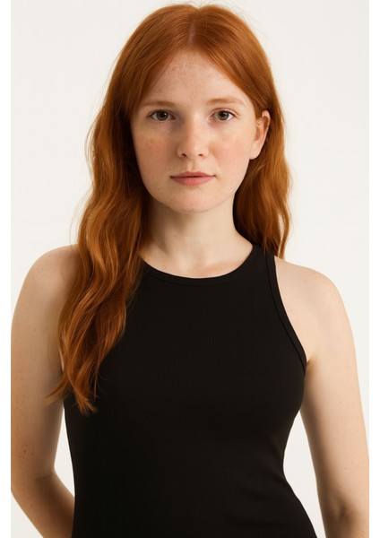 Kadın Siyah Halter Yaka Vücuda Oturan Şık Midi Elbise – Günlük ve Özel Gün Kombinleri Için modelleri