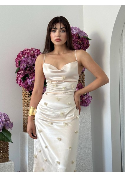 Tasarım Saten Degaje Yaka Çiçek Detaylı Askılı Kadın Elbise