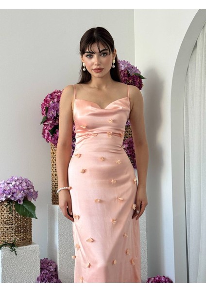 Tasarım Saten Degaje Yaka Çiçek Detaylı Askılı Kadın Elbise