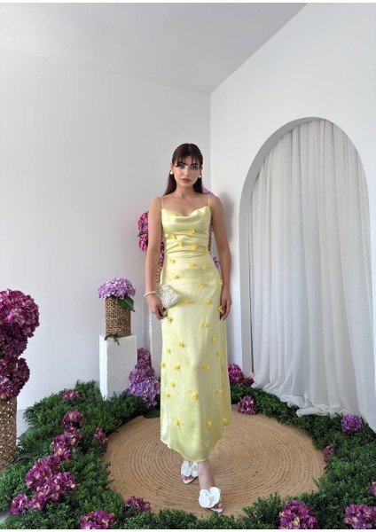 Tasarım Saten Degaje Yaka Çiçek Detaylı Askılı Kadın Elbise