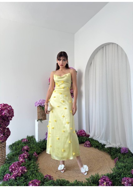 Tasarım Saten Degaje Yaka Çiçek Detaylı Askılı Kadın Elbise modelleri