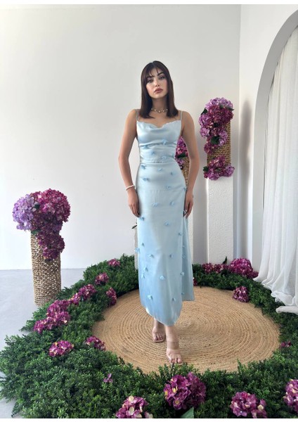 Tasarım Saten Degaje Yaka Çiçek Detaylı Askılı Kadın Elbise modelleri