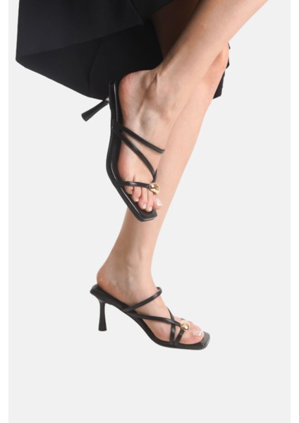 Kadın Tasarım Çapraz Bantlı Parmak Arası Tokalı Şık Terlik