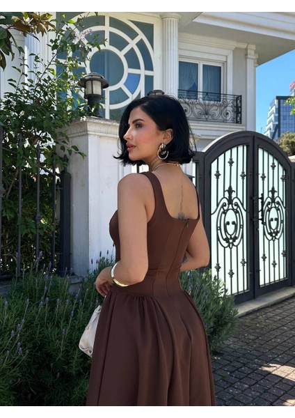 Volanlı Kare Yaka Elbise