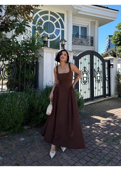 Volanlı Kare Yaka Elbise