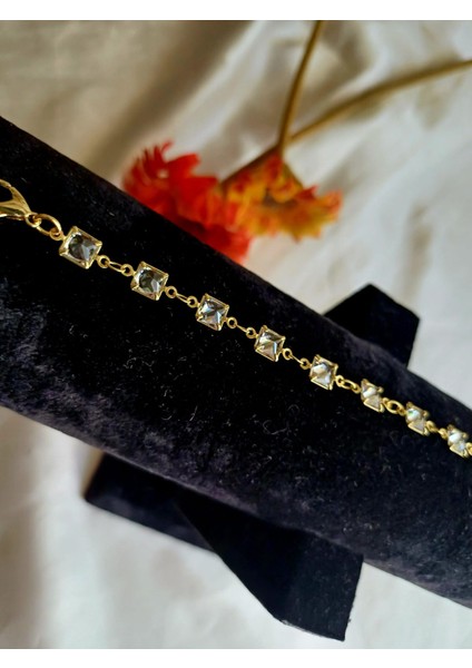 Kare Beyaz Taşlı Bileklik