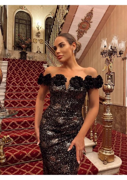 Özel Tasarım Gül Aplikeli Payetli Yırtmaçlı Şık Gece Elbisesi
