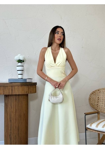 Halter Yaka Drapeli Saten Görünümlü Uzun Abiye Elbise fırsatları