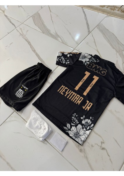Santos Neymar Yeni Çubuklu Çocuk Takım Forması 4lü Set Forma+Şort+Çorap+Bileklik Santos Neymar Yeni Çubuklu Çocuk Takım Forması 4lü Set Forma+Şort+Çorap+Bileklik modelleri