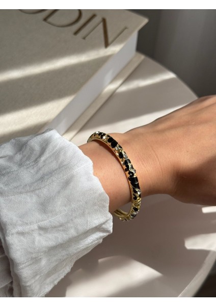 Siyah Taş Detaylı Altın Kaplama Kelepçe Bilezik – Şık ve Zarif Kadın Takı fiyatları