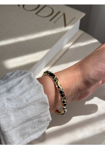 Siyah Taş Detaylı Altın Kaplama Kelepçe Bilezik – Şık ve Zarif Kadın Takı fırsatları
