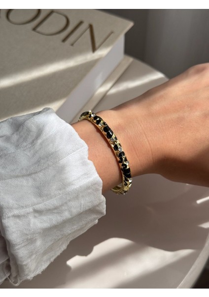 Siyah Taş Detaylı Altın Kaplama Kelepçe Bilezik – Şık ve Zarif Kadın Takı indirimleri