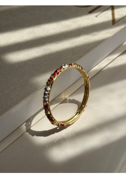 Kırmızı Çiçek Desenli Taşlı Altın Kaplama Kelepçe Bilezik – Zarif Kadın Takı