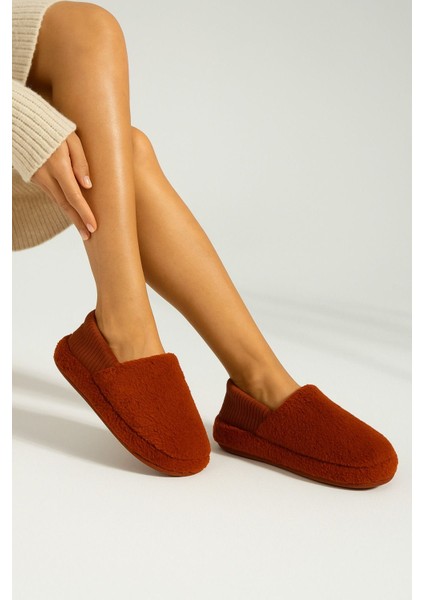 Kadın Lastikli Kaymaz Taban Peluş Ev Botu Panduf