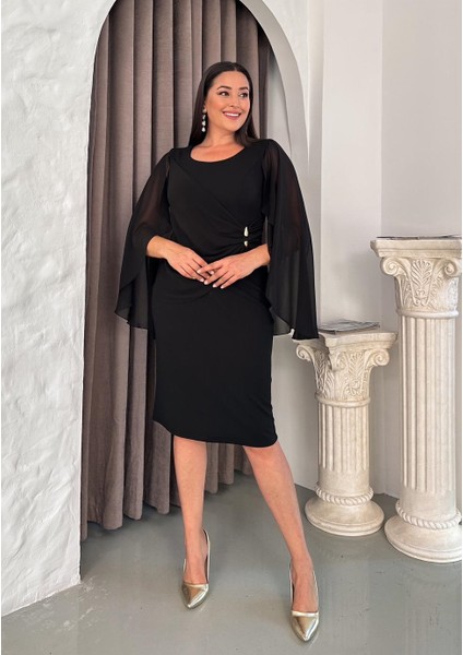 Kadın Büyük Beden Bisiklet Yaka Drape Şifon Detaylı Broşlu Midi Esnek Abiye Elbise 24860 modelleri