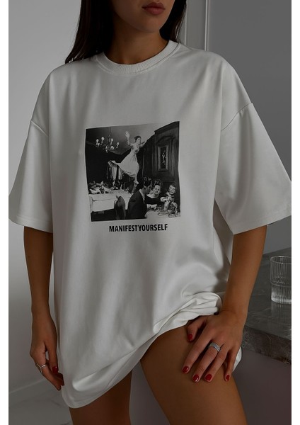 Kadın %100 Pamuk Oversize Bisiklet Yaka Baskılı Beyaz Baskılı T-Shirt fiyatları