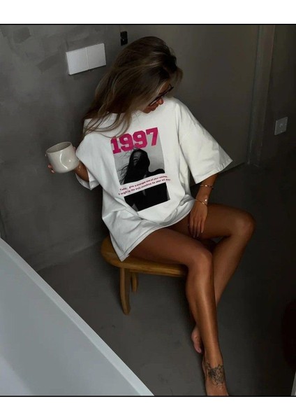 Kadın %100 Pamuk Oversize Bisiklet Yaka Baskılı Beyaz Baskılı T-Shirt