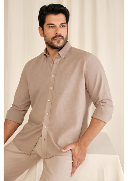 Erkek Vizon Slim Fit Dar Kesim Düğmeli Yaka Keten Görünümlü %100 Pamuk Flamlı Gömlek