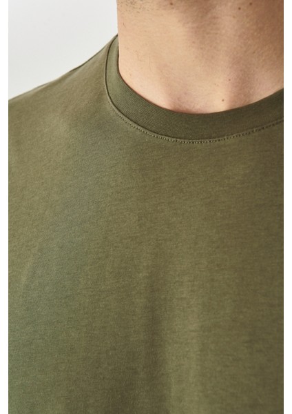 Erkek Haki %100 Pamuk Slim Fit Dar Kesim Bisiklet Yaka Tişört