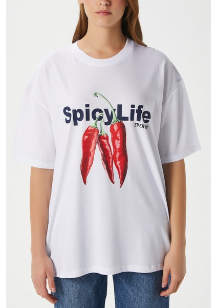 Kadın Spicy Biber Desenli Oversize T-Shirt fırsatları