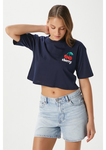Kadın Cute Kiraz Baskılı Lacivert Crop T-Shirt modelleri
