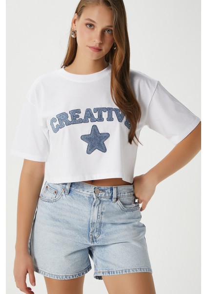 Kadın Creative Mavi Beyaz Nakışlı Crop T-Shirt fırsatları
