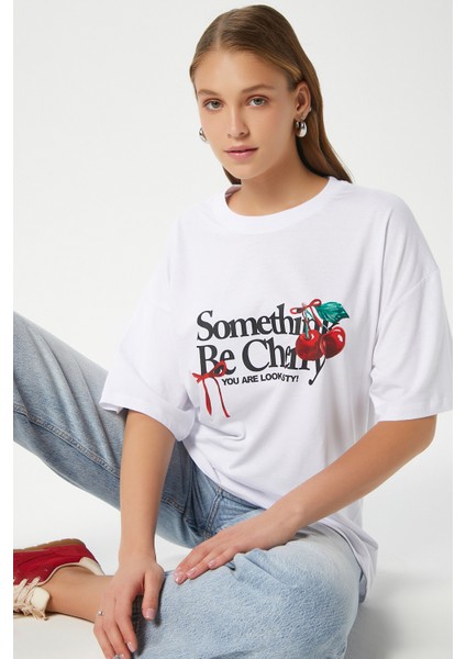 Kadın Something Kiraz Baskılı Beyaz Oversize T-Shirt